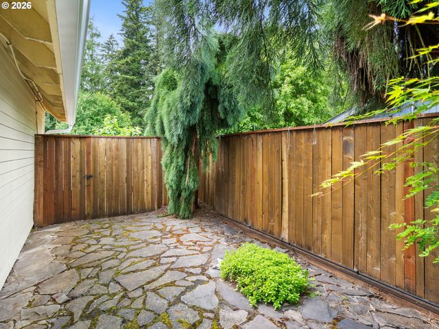 3915 Sw POMONA St, Portland, OR 97219