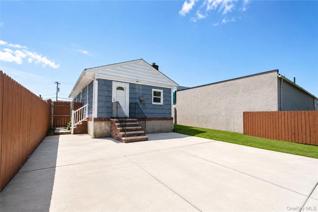 3895 Amboy Road, Staten Island, NY 10308 — photo 2