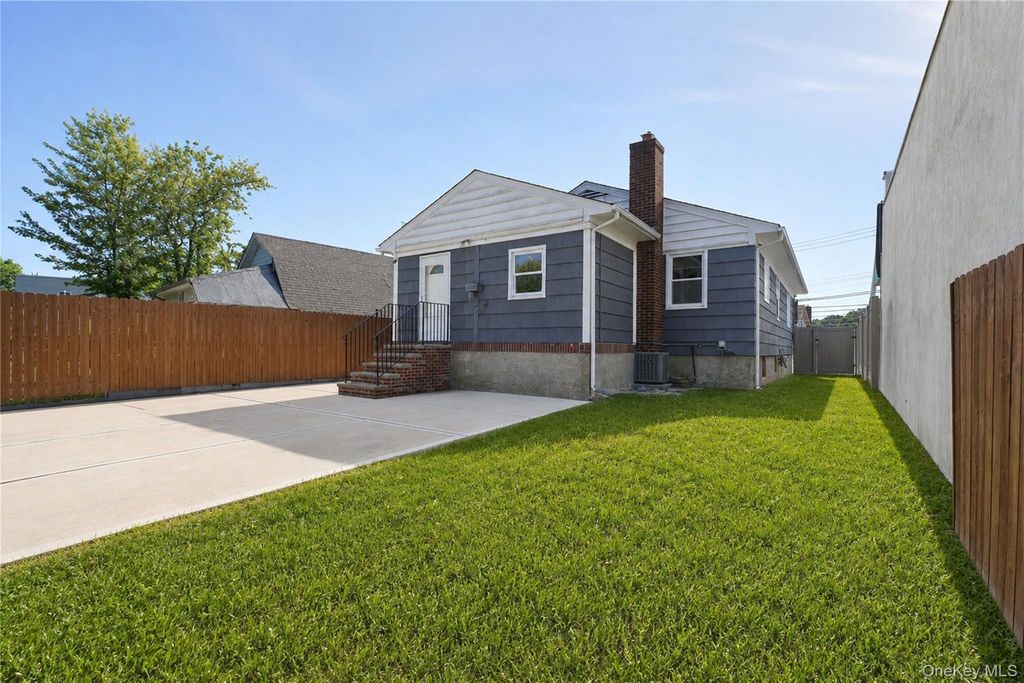 3895 Amboy Road, Staten Island, NY 10308 — photo 3