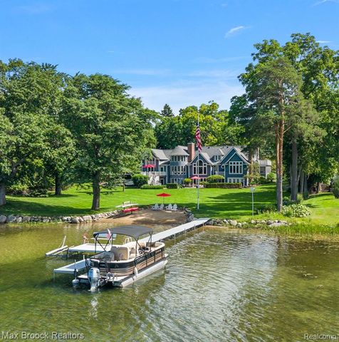 4875 Old Orchard Trail, Orchard Lake, MI 48324