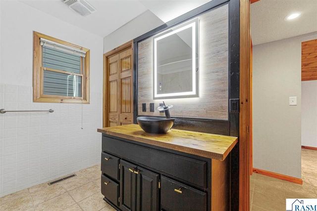 1234 Baker Bay Road, Kasota, MN 56050