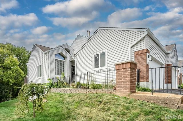 1706 Ridgeview Circle Drive, Ballwin, MO 63021