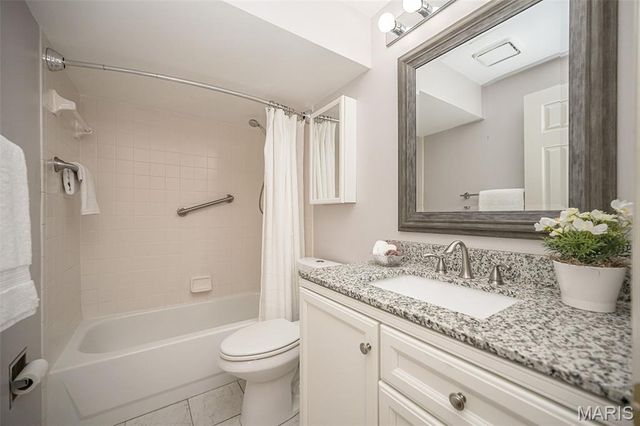 1706 Ridgeview Circle Drive, Ballwin, MO 63021