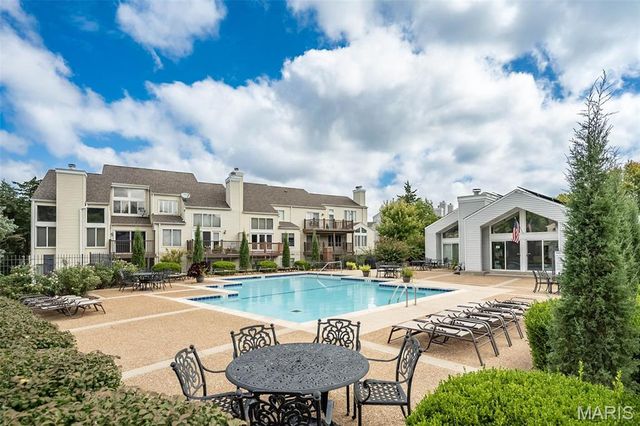 1706 Ridgeview Circle Drive, Ballwin, MO 63021