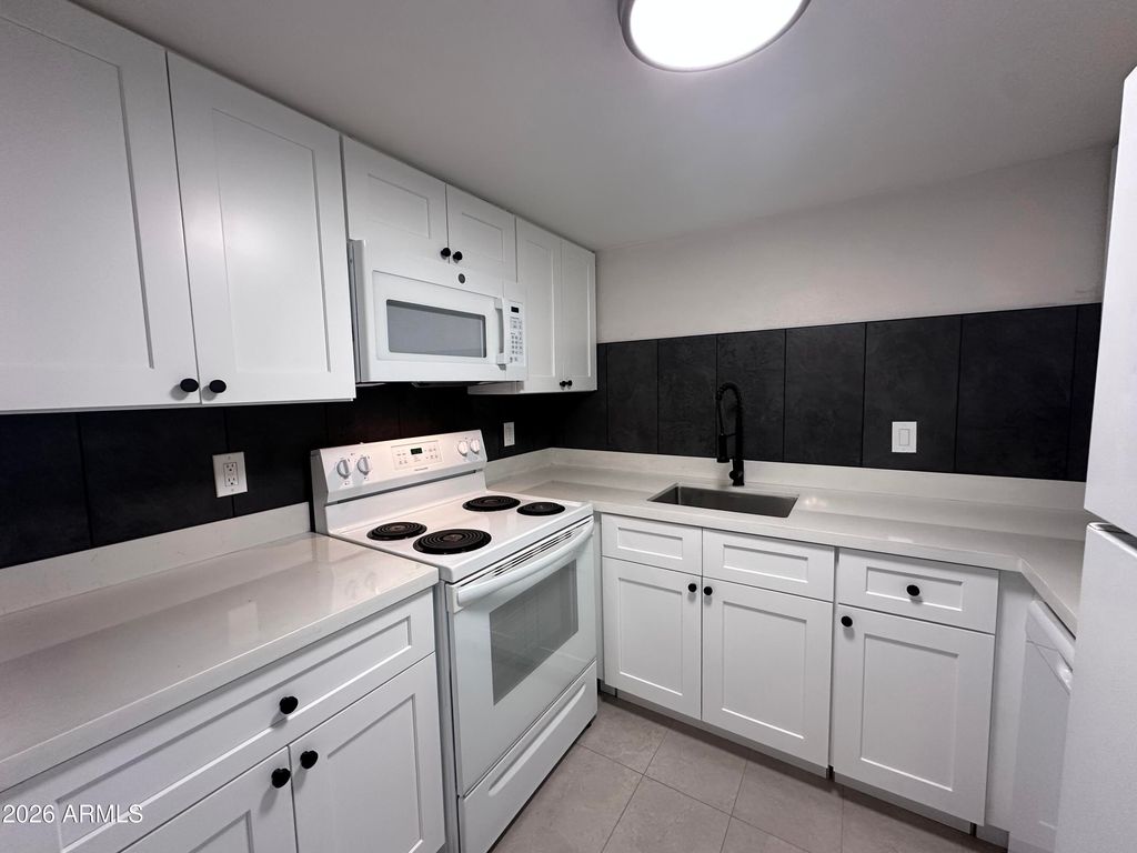 2690 N 43RD Avenue C, Phoenix, AZ 85009 — photo 2