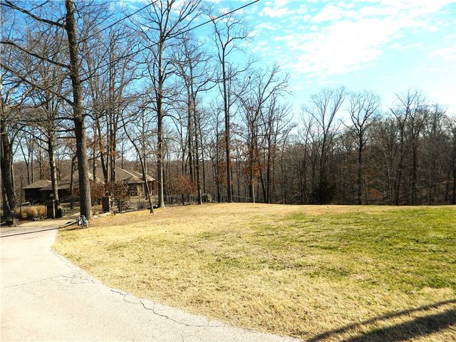 N Hilltop Circle, Rogers, AR 72756