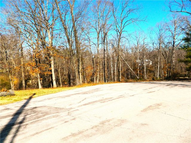 N Hilltop Circle, Rogers, AR 72756