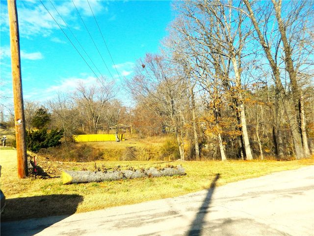 N Hilltop Circle, Rogers, AR 72756