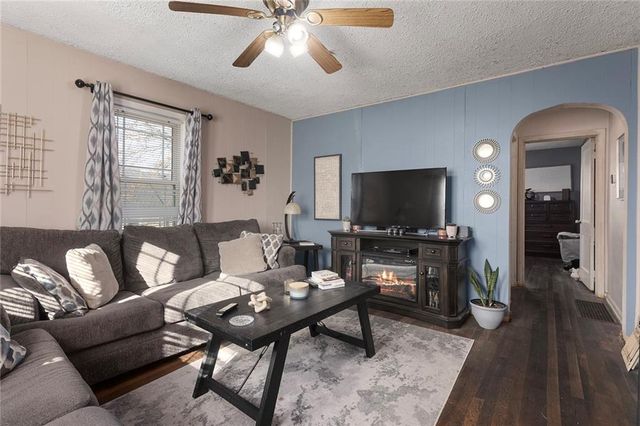 5330 NE Barnes Avenue, Kansas City, MO 64119