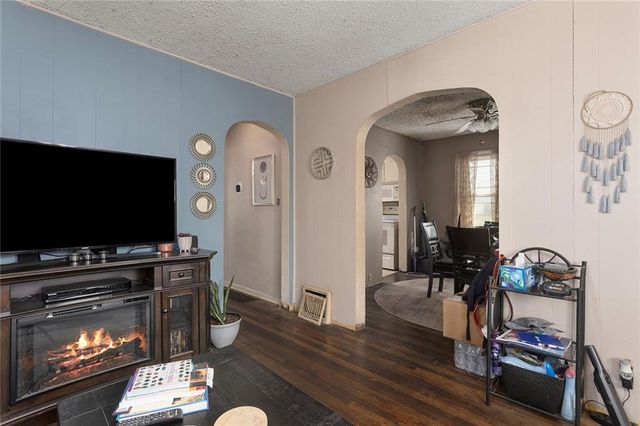 5330 NE Barnes Avenue, Kansas City, MO 64119