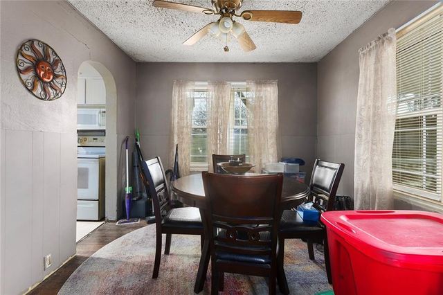 5330 NE Barnes Avenue, Kansas City, MO 64119