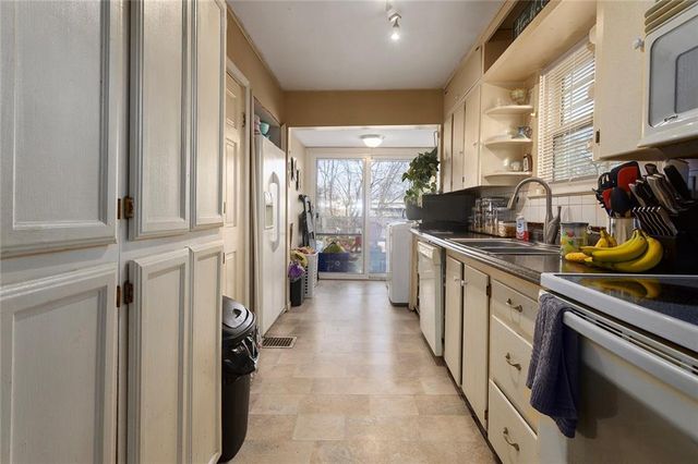 5330 NE Barnes Avenue, Kansas City, MO 64119