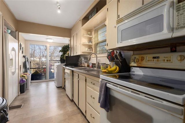 5330 NE Barnes Avenue, Kansas City, MO 64119