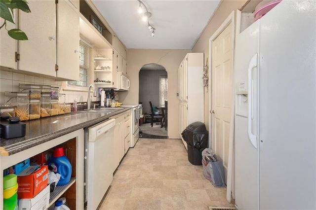 5330 NE Barnes Avenue, Kansas City, MO 64119