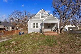 5330 NE Barnes Avenue, Kansas City, MO 64119