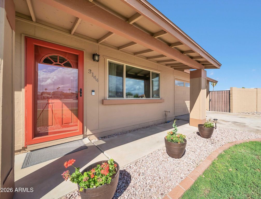 3144 W MICHELLE Drive, Phoenix, AZ 85053 — photo 2