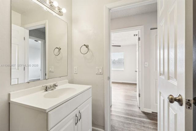 3789 Mil Pond Ct, Green Acres, FL 33463