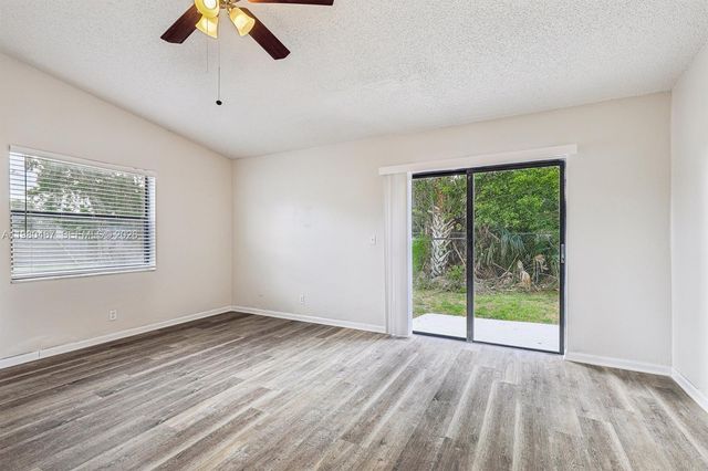 3789 Mil Pond Ct, Green Acres, FL 33463