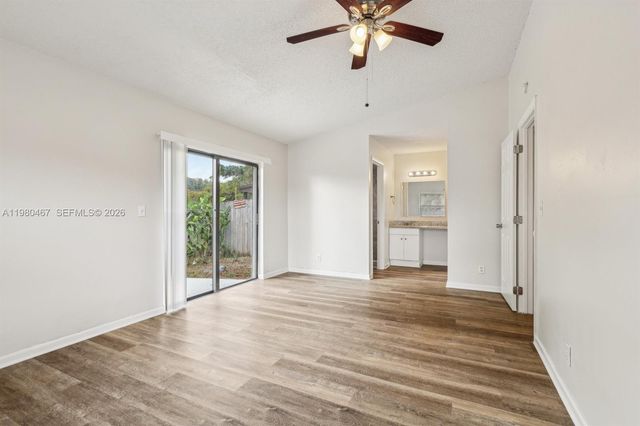 3789 Mil Pond Ct, Green Acres, FL 33463