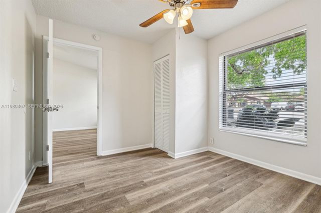 3789 Mil Pond Ct, Green Acres, FL 33463