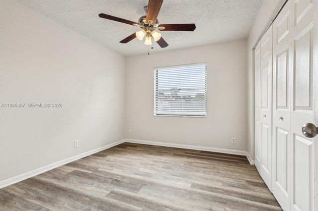 3789 Mil Pond Ct, Green Acres, FL 33463