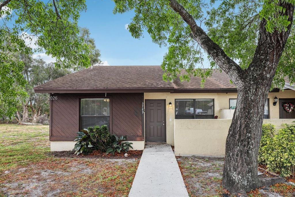 3789 Mil Pond Ct, Green Acres, FL 33463