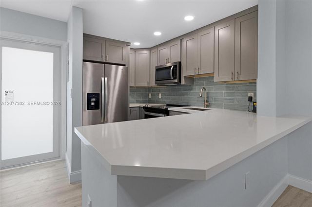 2731 NE 14th St Causeway 232, Pompano Beach, FL 33062