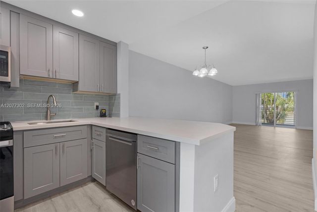 2731 NE 14th St Causeway 232, Pompano Beach, FL 33062