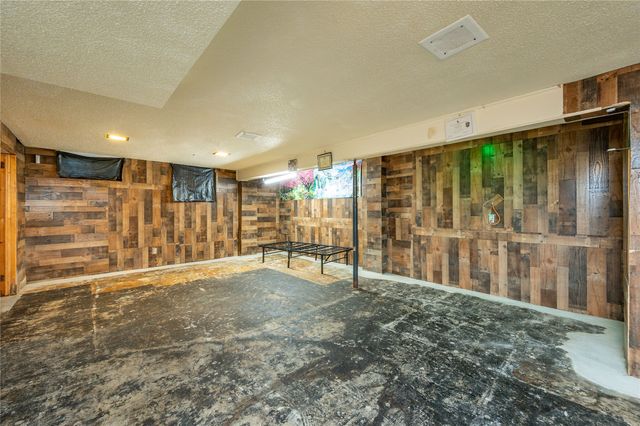 6501 Madison Avenue, Urbandale, IA 50322