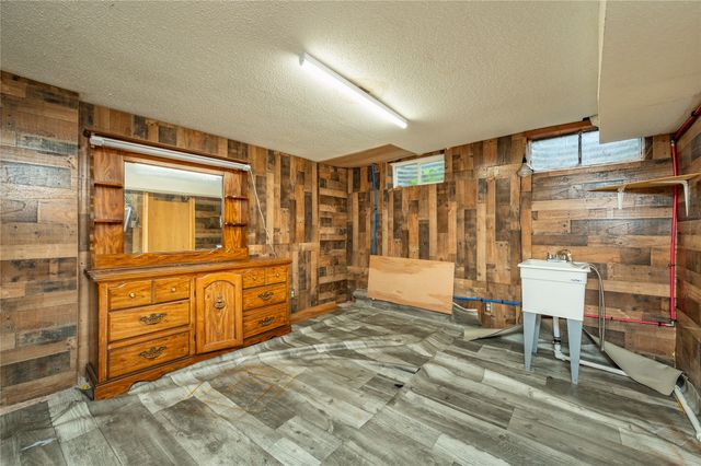 6501 Madison Avenue, Urbandale, IA 50322