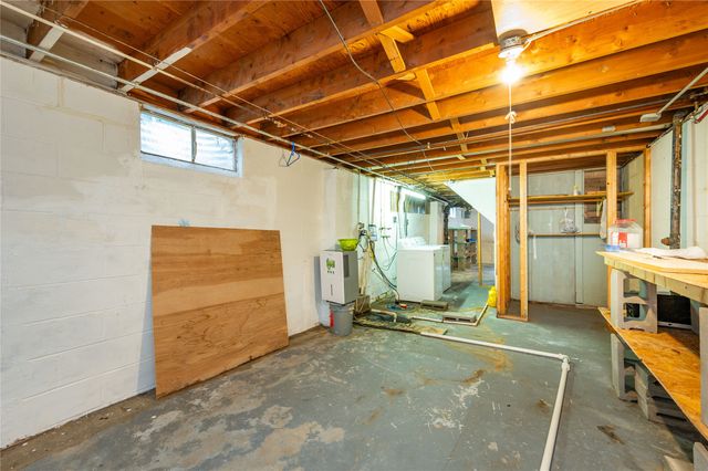 6501 Madison Avenue, Urbandale, IA 50322
