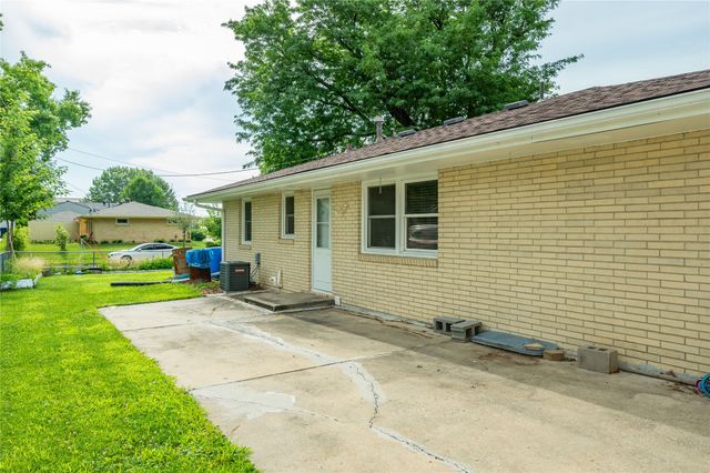 6501 Madison Avenue, Urbandale, IA 50322