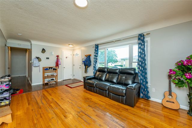 6501 Madison Avenue, Urbandale, IA 50322