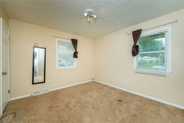 6501 Madison Avenue, Urbandale, IA 50322
