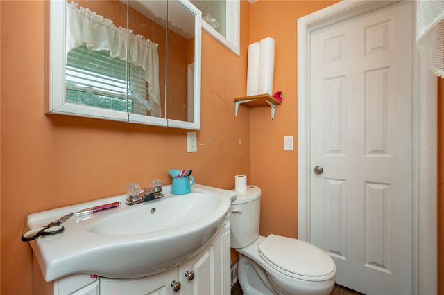 6501 Madison Avenue, Urbandale, IA 50322