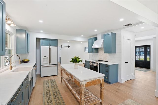 6260 Waxmyrtle WAY, Naples, FL 34109