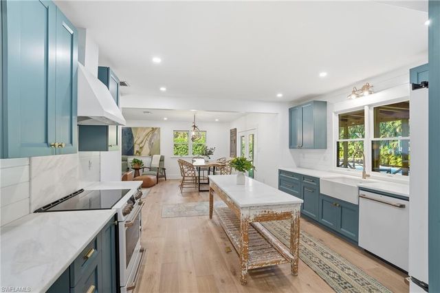 6260 Waxmyrtle WAY, Naples, FL 34109