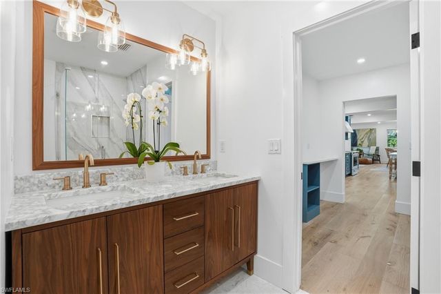 6260 Waxmyrtle WAY, Naples, FL 34109