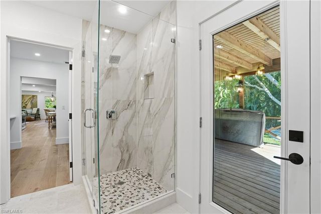 6260 Waxmyrtle WAY, Naples, FL 34109