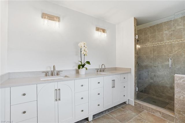 6260 Waxmyrtle WAY, Naples, FL 34109