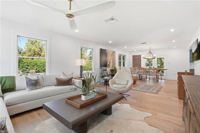 6260 Waxmyrtle WAY, Naples, FL 34109