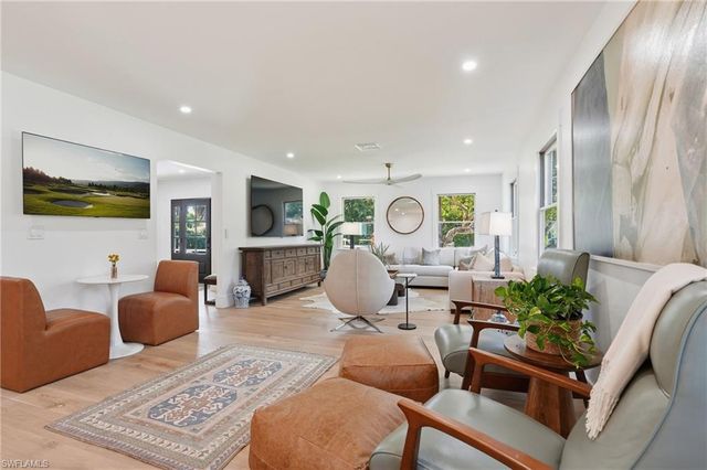 6260 Waxmyrtle WAY, Naples, FL 34109