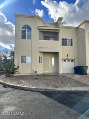 2878 E Vespers Place E, Tucson, AZ 85716