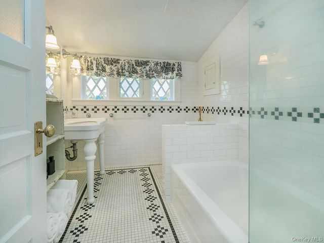 227 Littleworth Lane, Sea Cliff, NY 11579