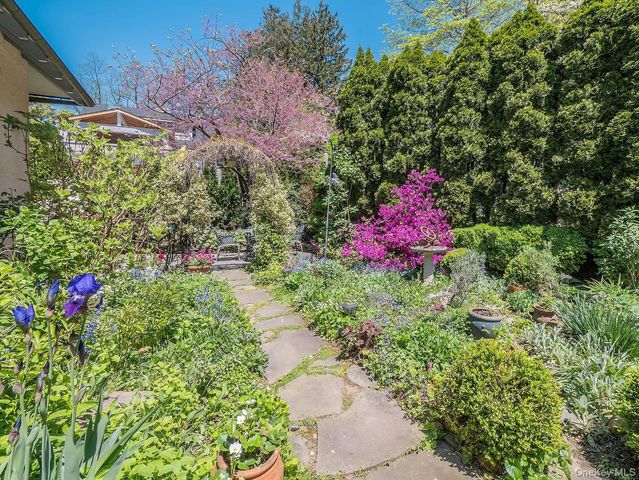 227 Littleworth Lane, Sea Cliff, NY 11579