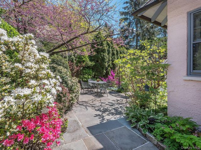 227 Littleworth Lane, Sea Cliff, NY 11579