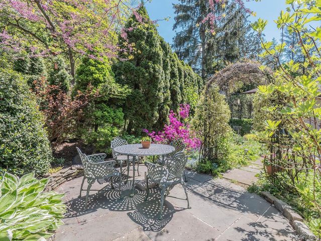 227 Littleworth Lane, Sea Cliff, NY 11579