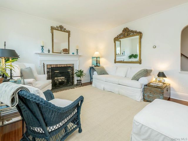 227 Littleworth Lane, Sea Cliff, NY 11579