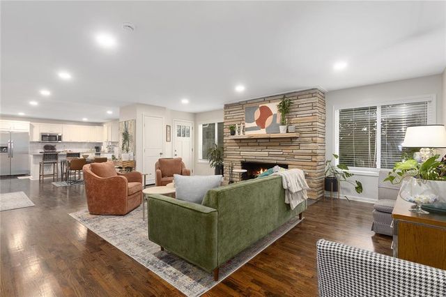 1304 Nashua Road, Liberty, MO 64068