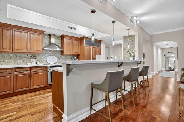 1200 Hillsboro Mile 2203, Hillsboro Beach, FL 33062